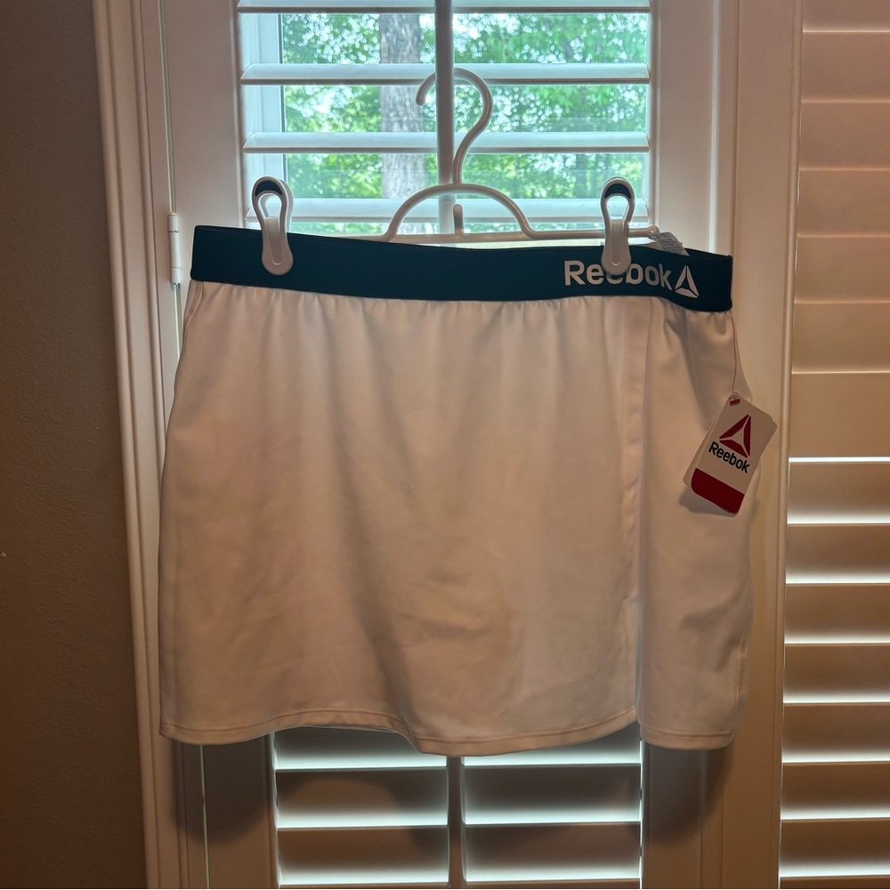 Reebok White Skort with Inner Short size L